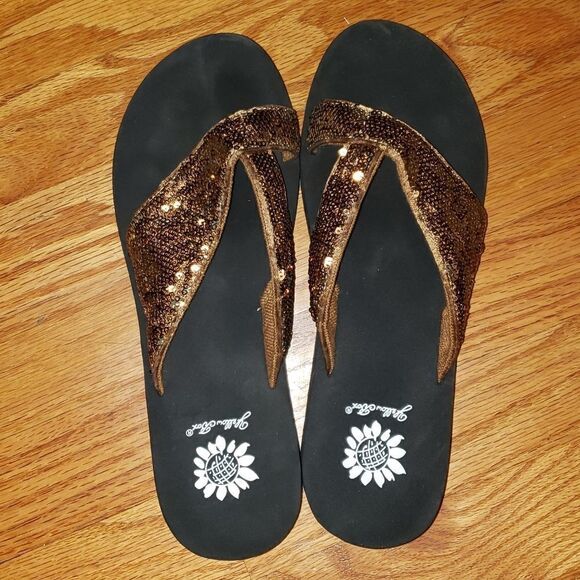 Yellow Box gold Sequin Sandals - Picture 4 of 6